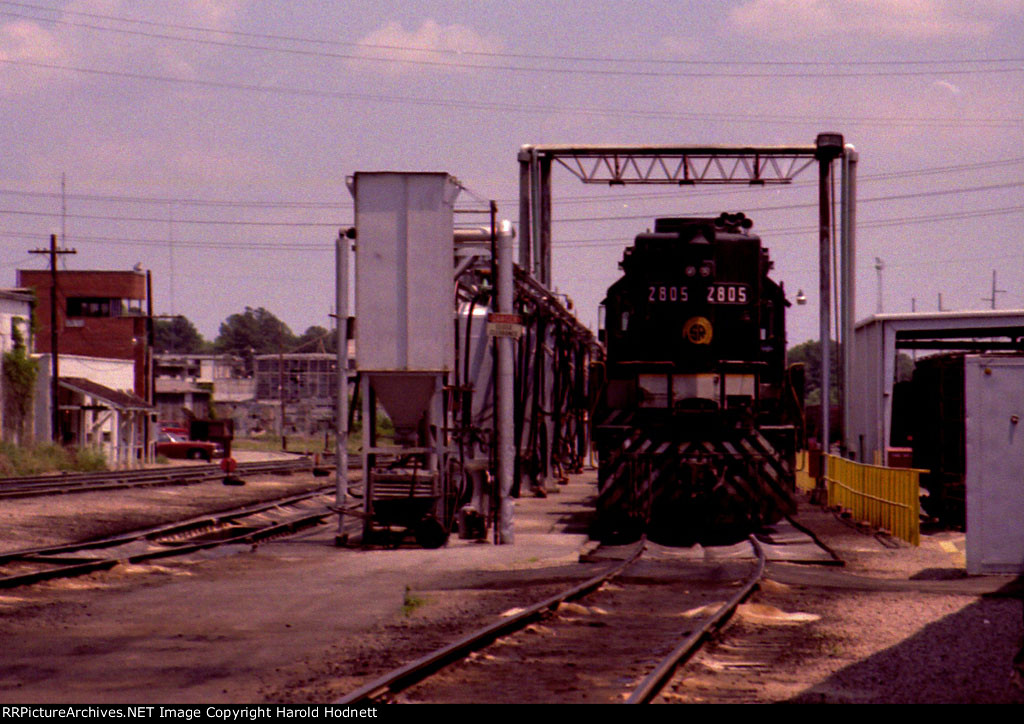 SOU 2805 sits at the fuel racks at Glenwood Yard